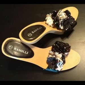 Black beach slides, also in lime green